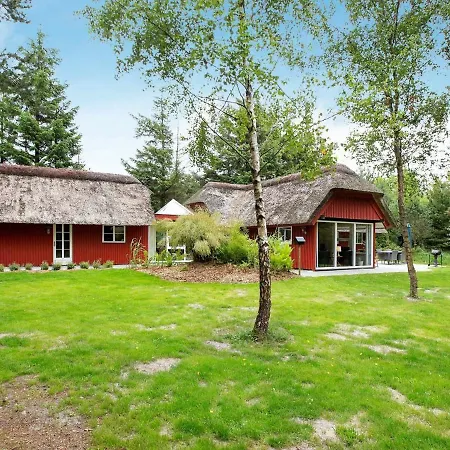8 Person In Bl Vand Blåvand